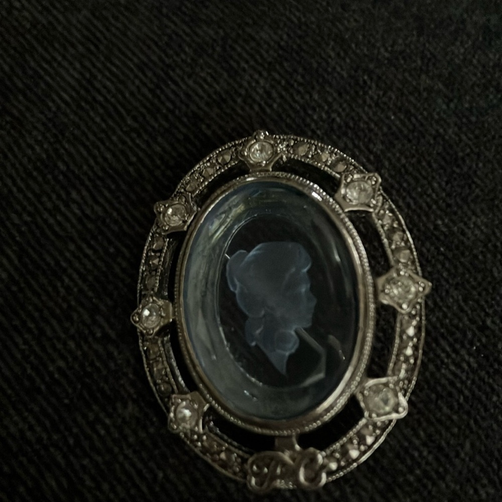 1998-99 Avon President’s Recognition Program Brooch.